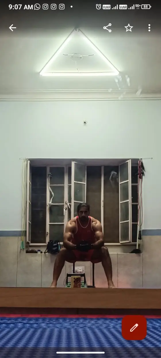 Vikram Singh Rathore resting between rounds